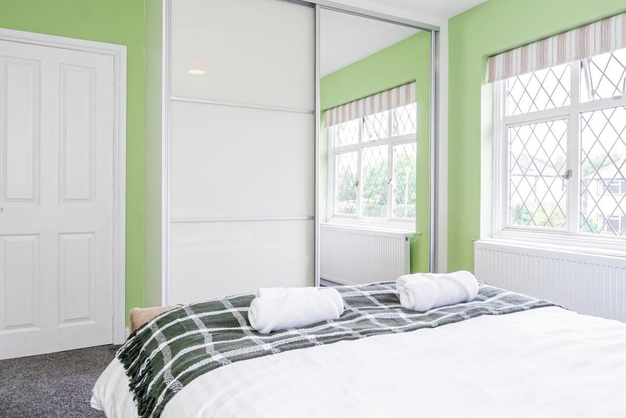 Stunning Place, Close To Windsor & Heathrow & Private Parking 번햄 외부 사진