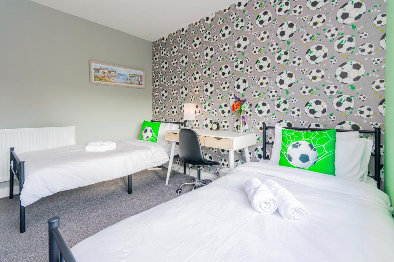 Stunning Place, Close To Windsor & Heathrow & Private Parking 번햄 외부 사진