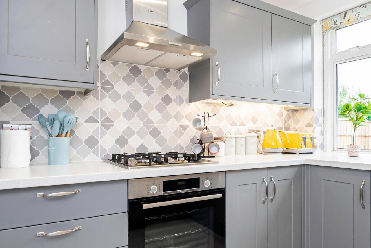 Stunning Place, Close To Windsor & Heathrow & Private Parking 번햄 외부 사진