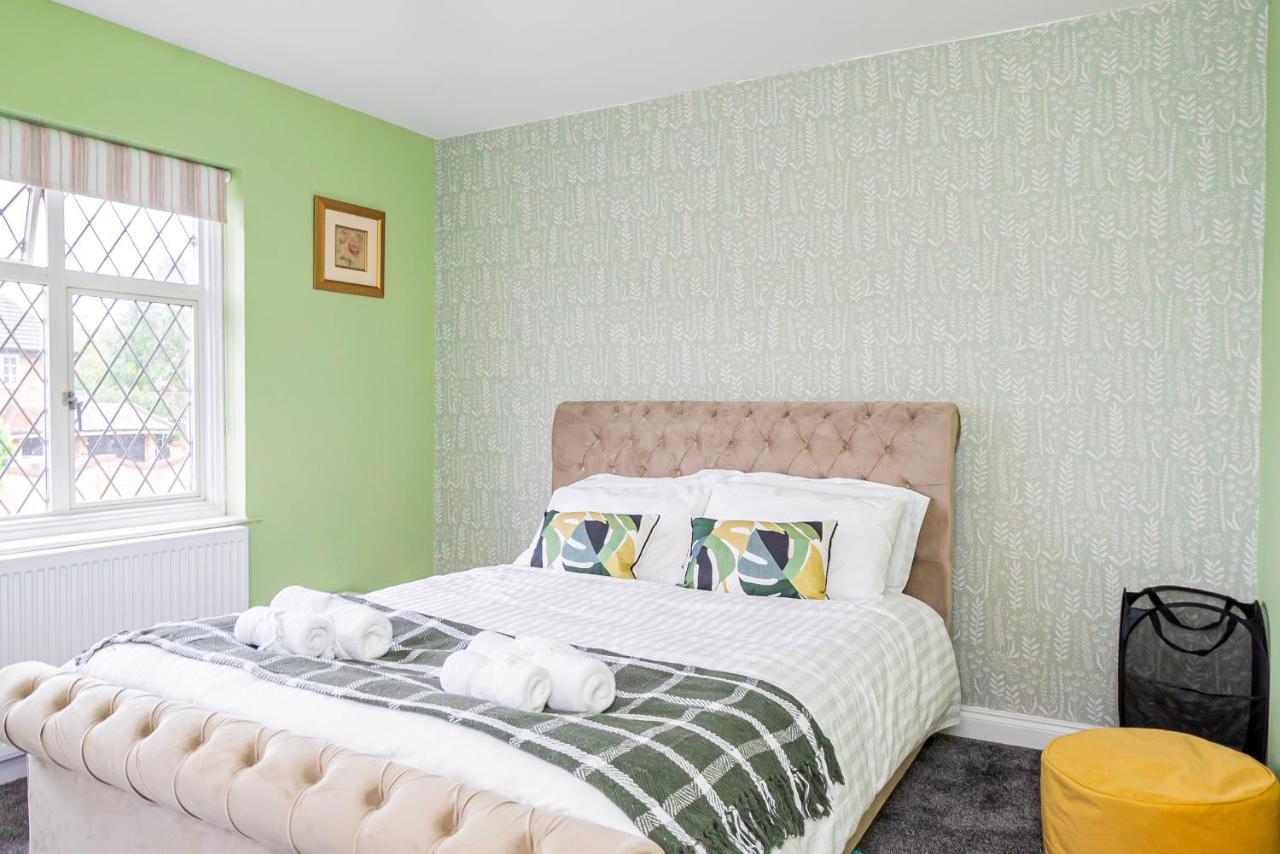 Stunning Place, Close To Windsor & Heathrow & Private Parking 번햄 외부 사진