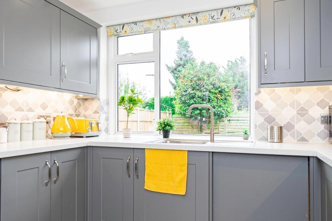 Stunning Place, Close To Windsor & Heathrow & Private Parking 번햄 외부 사진