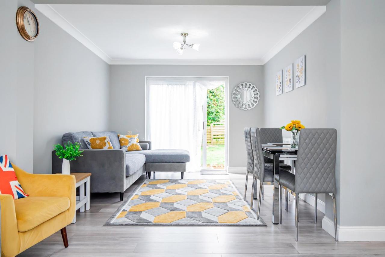 Stunning Place, Close To Windsor & Heathrow & Private Parking 번햄 외부 사진