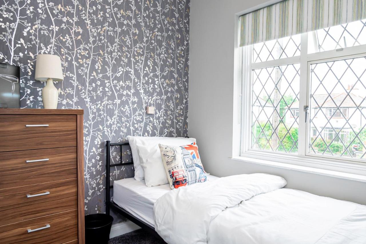 Stunning Place, Close To Windsor & Heathrow & Private Parking 번햄 외부 사진
