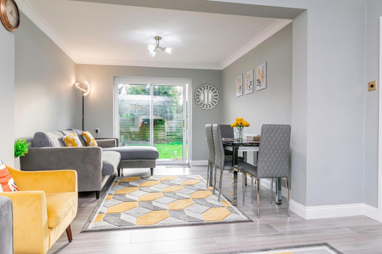 Stunning Place, Close To Windsor & Heathrow & Private Parking 번햄 외부 사진