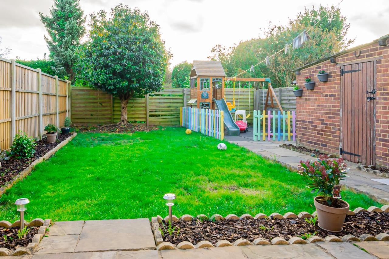 Stunning Place, Close To Windsor & Heathrow & Private Parking 번햄 외부 사진