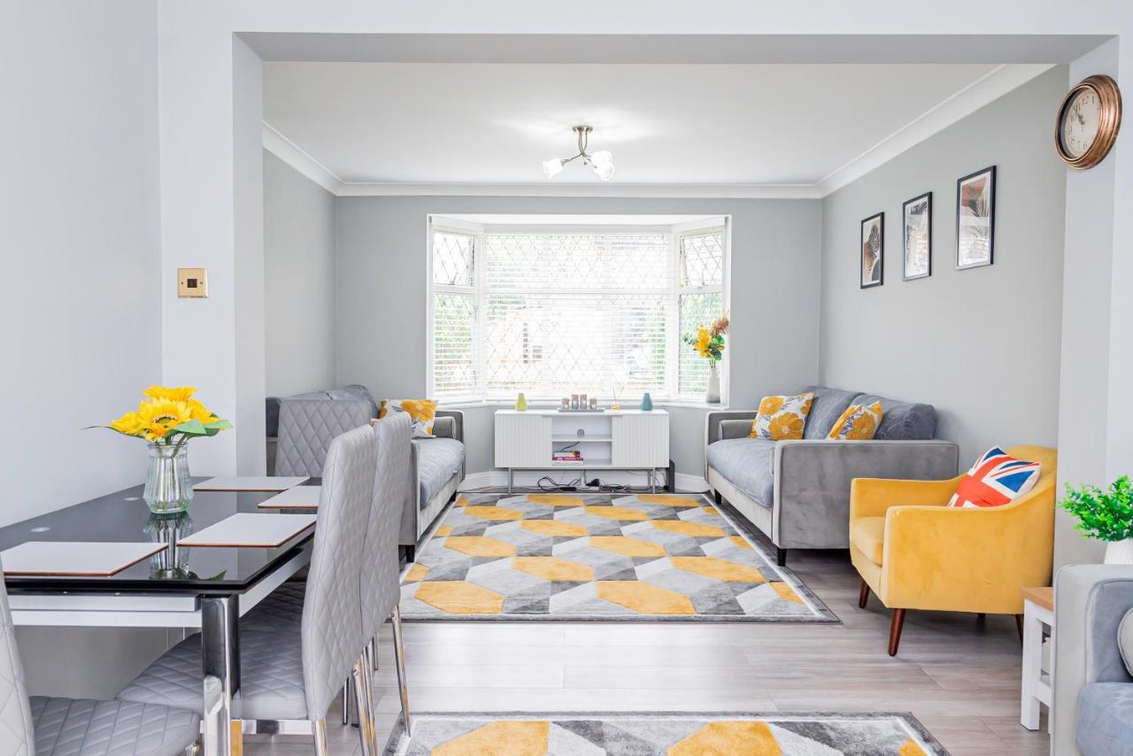 Stunning Place, Close To Windsor & Heathrow & Private Parking 번햄 외부 사진